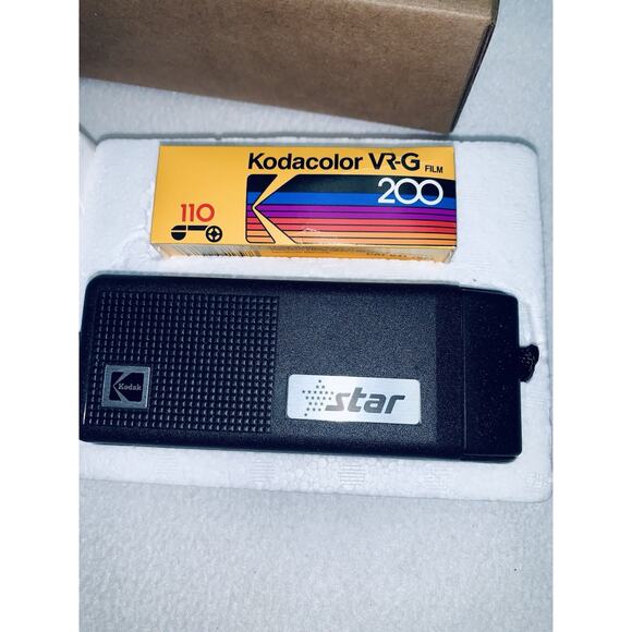 VTG Kodak STAR Program Camera And Expired 110 Film 1989 Original Packaging NOS - Picture 2 of 8